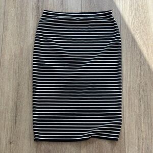 Max Studio Monochrome Striped Pencil Skirt